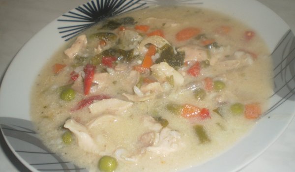 Пилешка супа със замразени зеленчуци