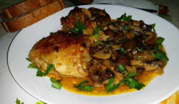 Пилешка вкусотия с гъби