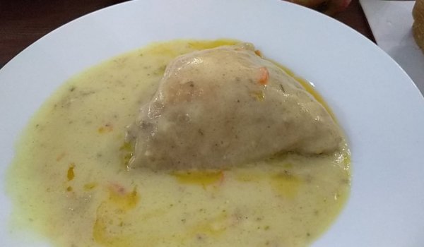 Пилешки бутчета фрикасе с кисело мляко и жълтък
