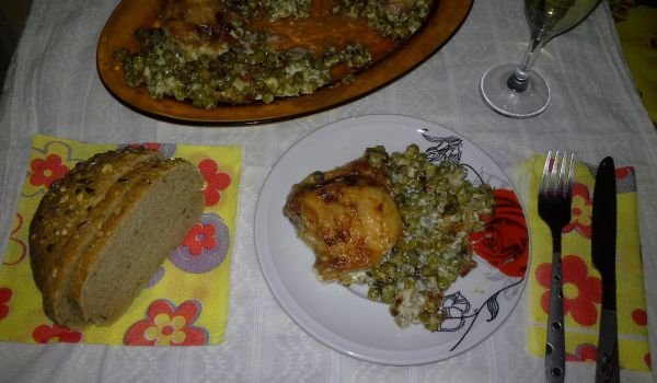 Пилешки бутчета с грах и сметана