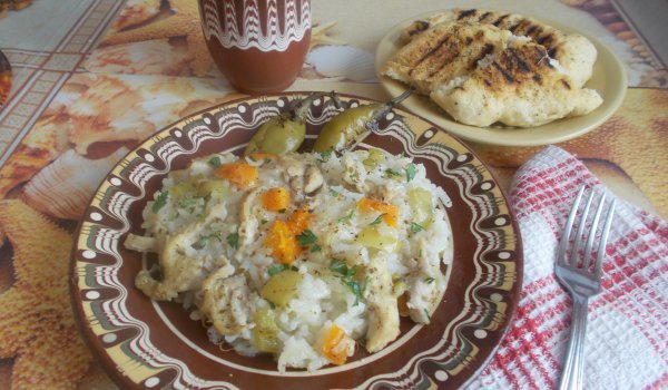 Пилешки бутчета с ориз, чушки и моркови
