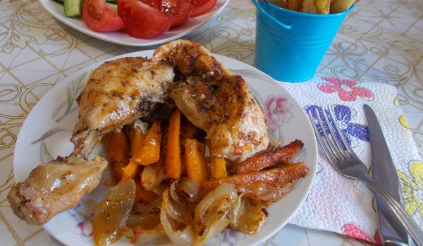 Пилешки бутчета със зеленчуци на фурна