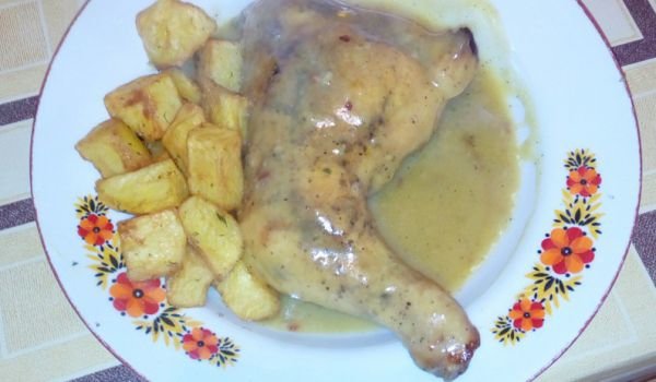 Пилешки бутчета в грейви сос със сотирани картофки