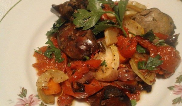 Пилешки дробчета с домати на фурна