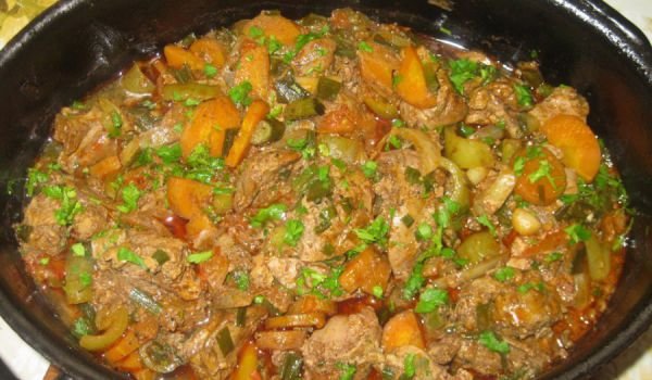 Пилешки дробчета с моркови, лук и чушки
