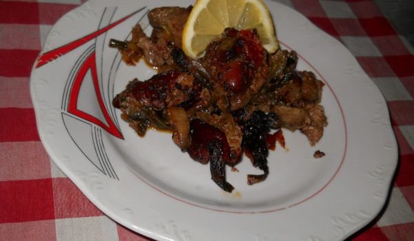 Пилешки дробчета с пресен лук и печурки