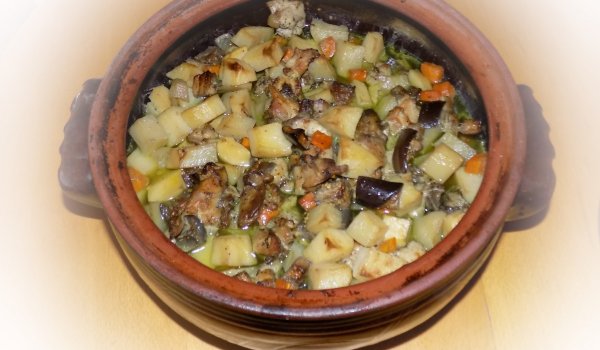 Пилешки гювеч с куркума и сух джинджифил