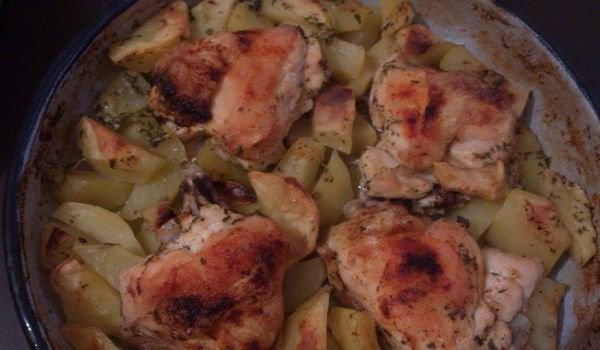 Пилешки гърди с картофи на фурна