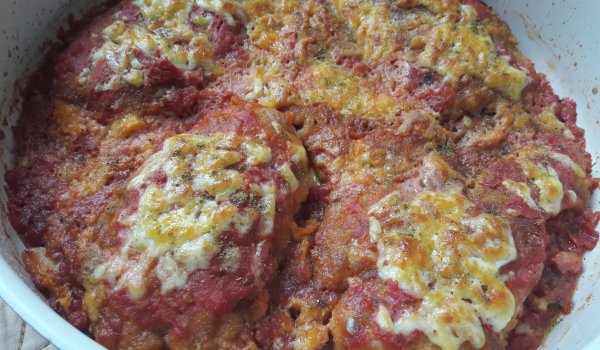 Пилешки гърди с кашкавал и домати