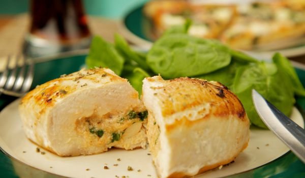 Пилешки гърди с плънка от гауда