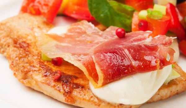 Пилешки гърди с прошуто