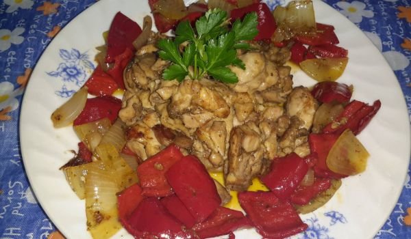 Пилешки хапки с чушки и лук
