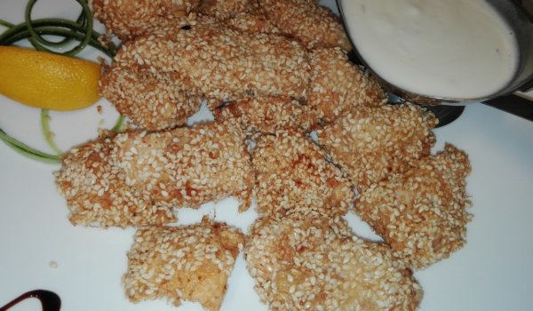 Пилешки хапки със сусамена панировка