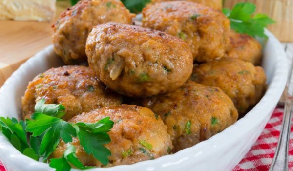 Пилешки кюфтенца по тайландски