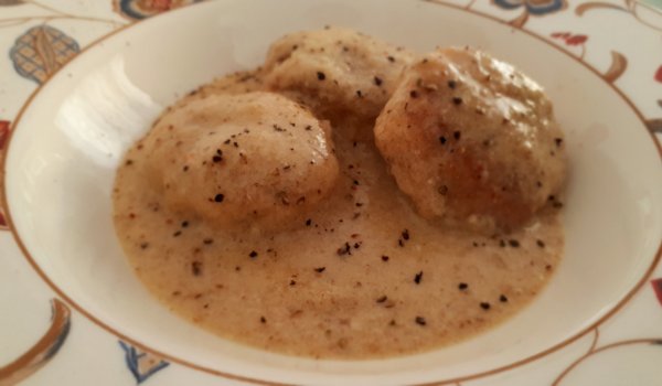 Пилешки кюфтенца с къри сос