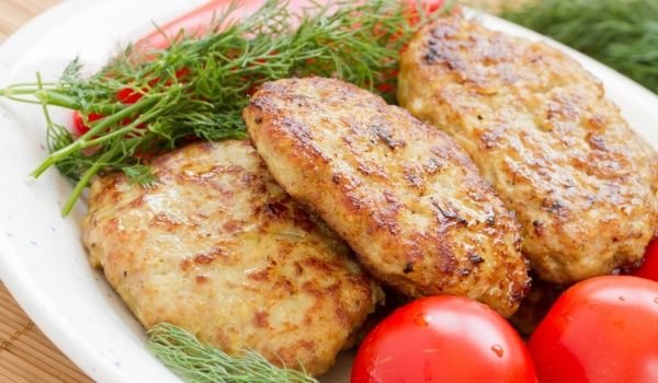 Пилешки кюфтета със сирене