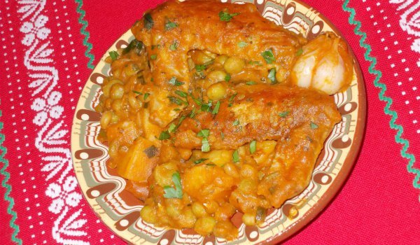 Пилешки крилца с грах и пресни картофки