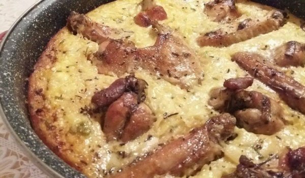 Пилешки крилца в настъргани картофки