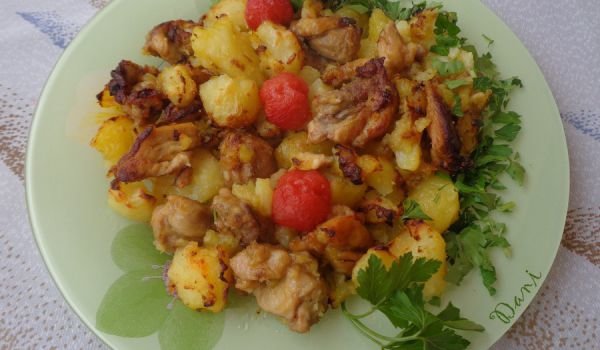 Пилешки късчета с трошени картофи