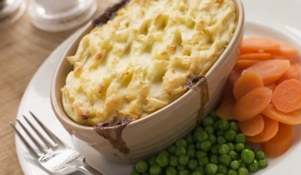 Пилешки пай с картофено пюре