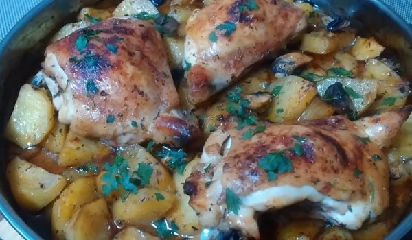 Пилешки плешки с картофи и гъби на фурна
