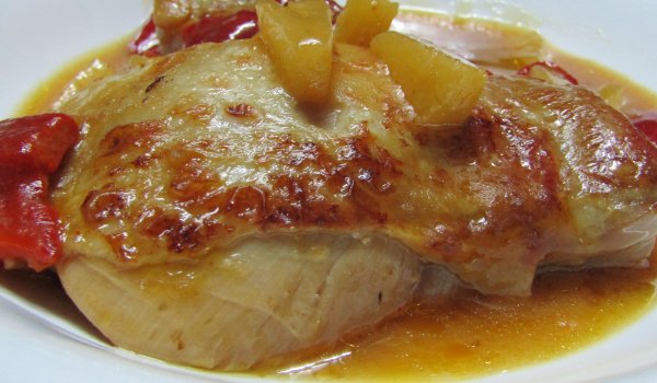 Пилешки пържоли в сос с ананас и чушки