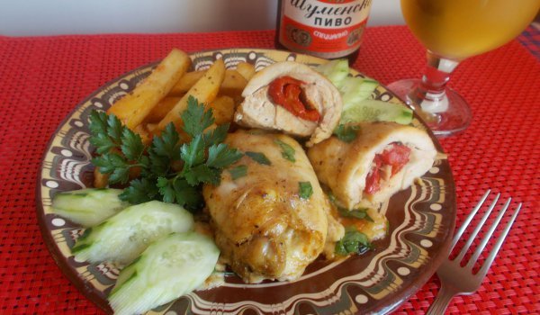 Пилешки рулца с червена чушка