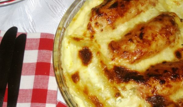 Пилешки рулца с пълнени канелони в сос от четири сирена