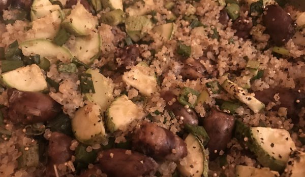 Пилешки сърчица с киноа