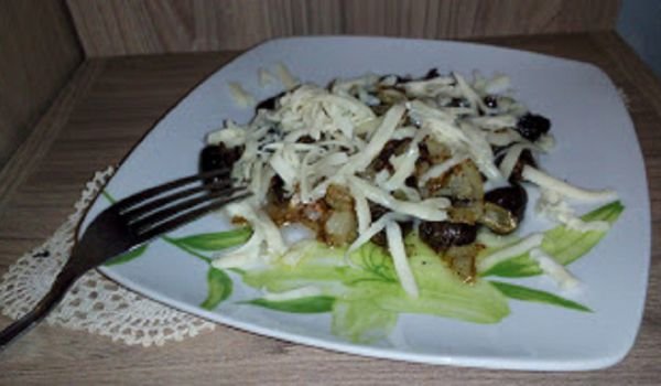 Пилешки сърчица с лук и кашкавал