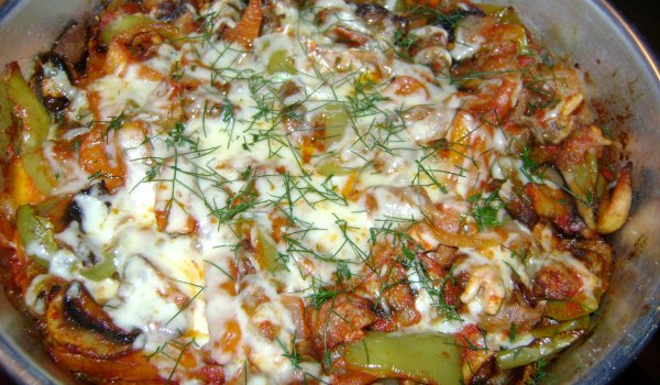 Пилешки сърчица със зеленчуци и гъби