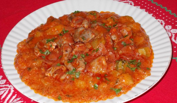 Пилешки сърца с домати и тиквички