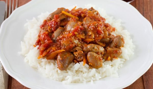 Пилешки сърца в доматен сос