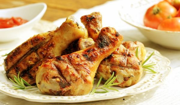 Пилешките бутчета на скара