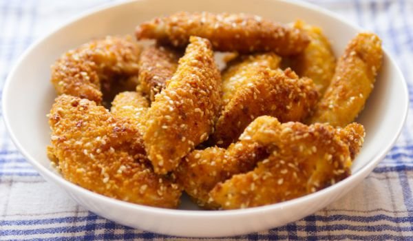 Пилешко филе със сусам и чесън