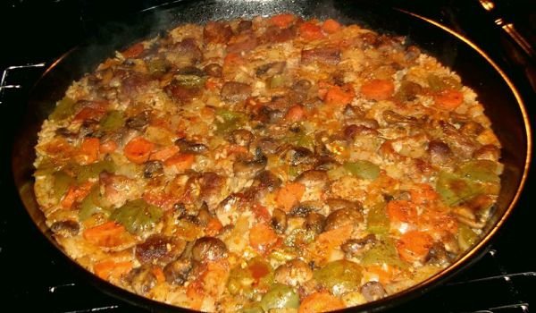 Пилешко с ориз, гъби и зеленчуци