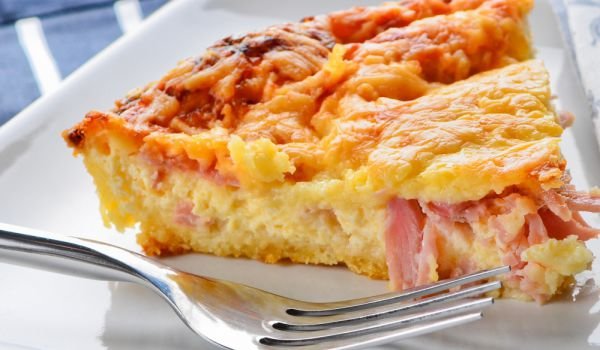 Пирог с извара и шунка