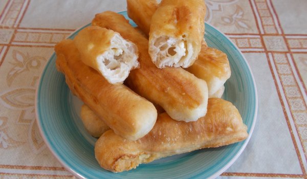 Пирожки с мая и сирене