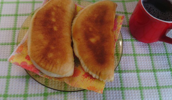 Пирожки със сирене и мед
