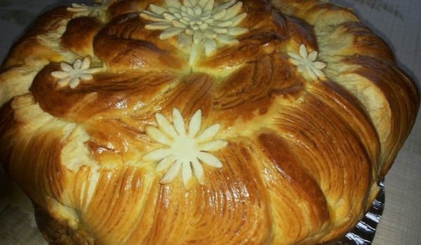 Пита със заквасена сметана и прясно мляко