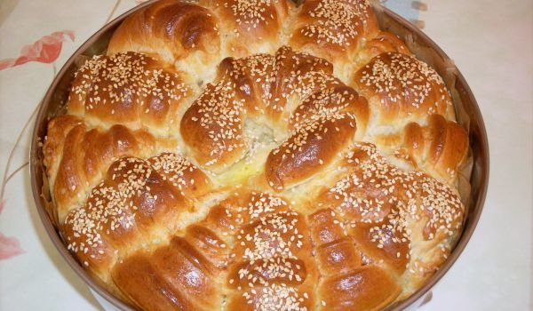 Питка на кифлички със семена