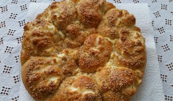 Питка на охлювчета с кашкавал и сирене