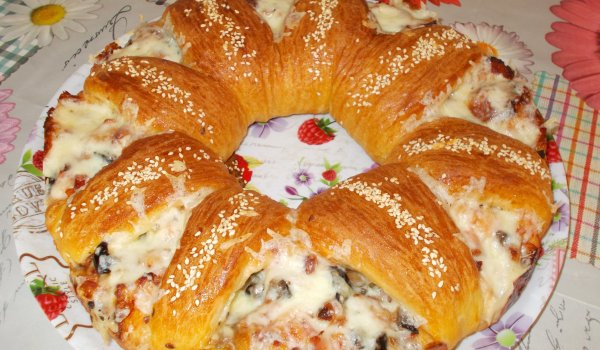 Питка-пица с моцарела и жарено месо