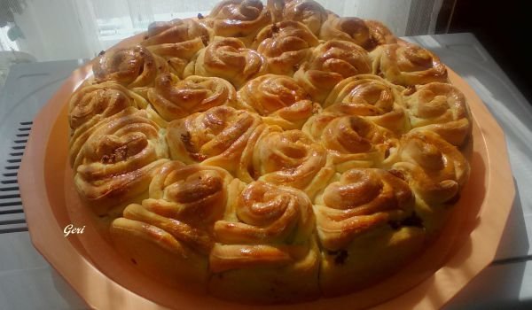 ПИТКА РОЗА С КАЙМА