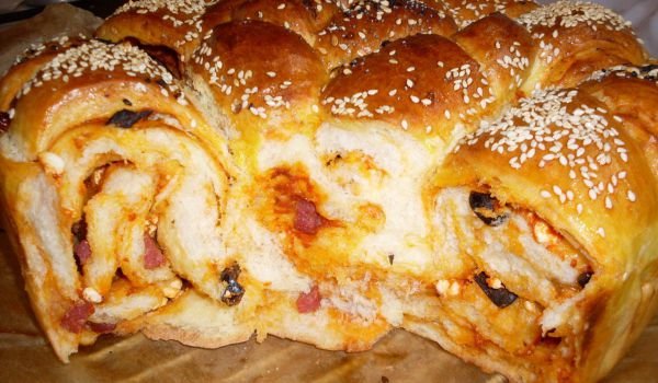 Питка с богата плънка