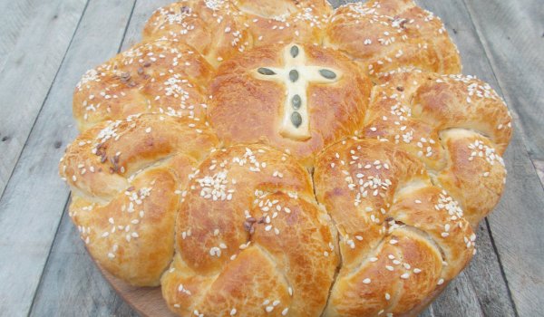 Питка с декорация за Архангелова задушница