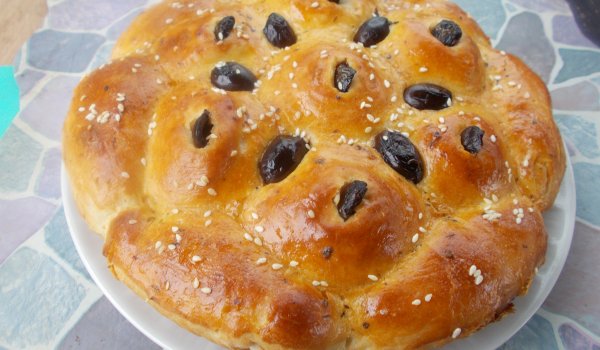 Питка с маслини и сирене