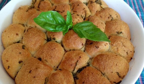 Питка с масло и босилек