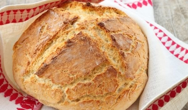 Питка с царевично брашно и кисело мляко