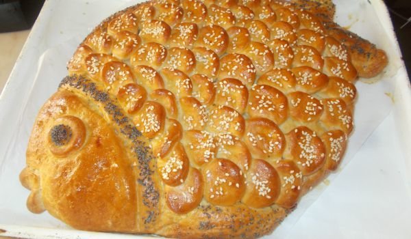 Питка шаран със сусам и мак